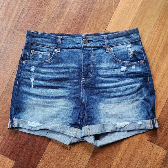 Time And Tru Mid-Rise Rolled Ripped Shorts Size 8 - Picture 1 of 11